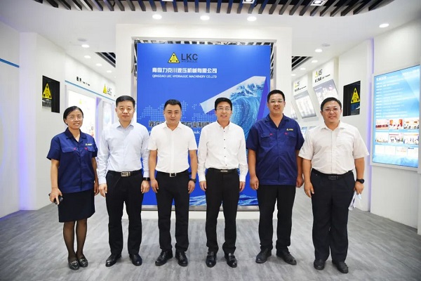 為高質量發展賦能！青島高新區李天傳主任至力克川液壓調研.jpg